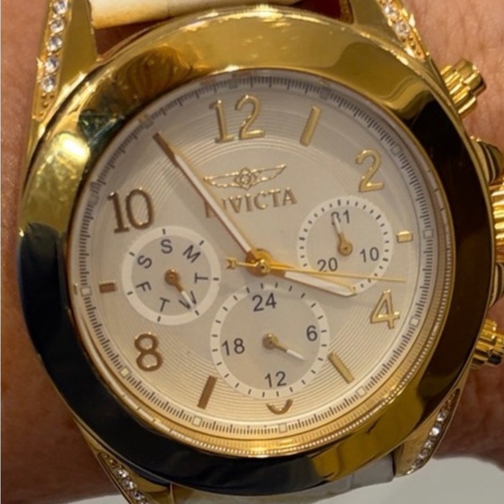 Invicta Gold and Cream Watch - Picture 11 of 11
